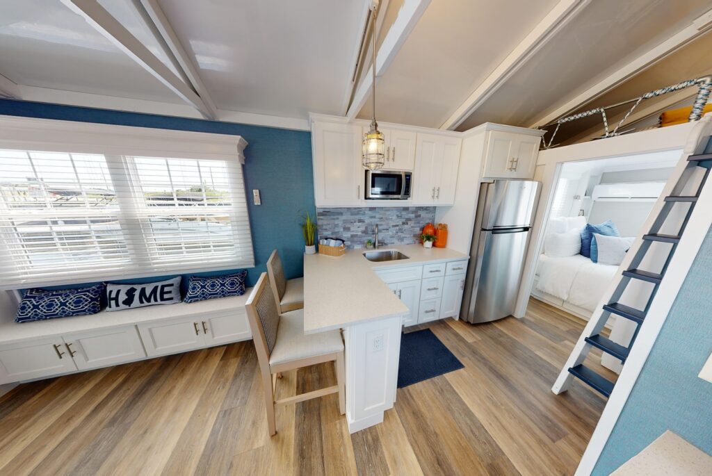 Kitchen and loft in the Houseboats