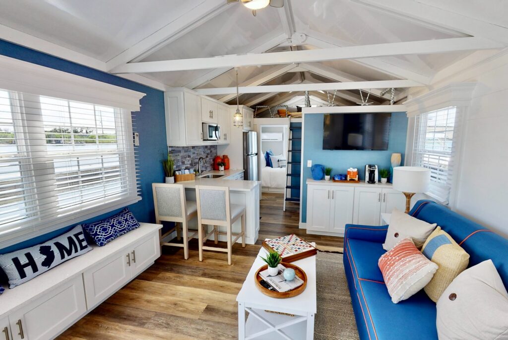 Houseboats spacious interior