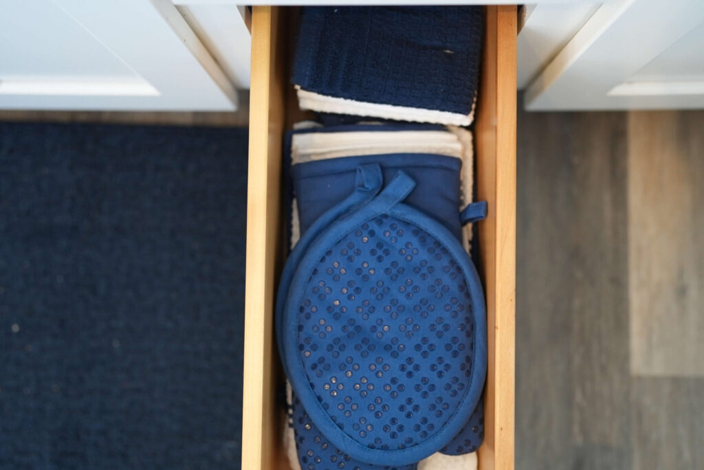 Kitchen oven mitts