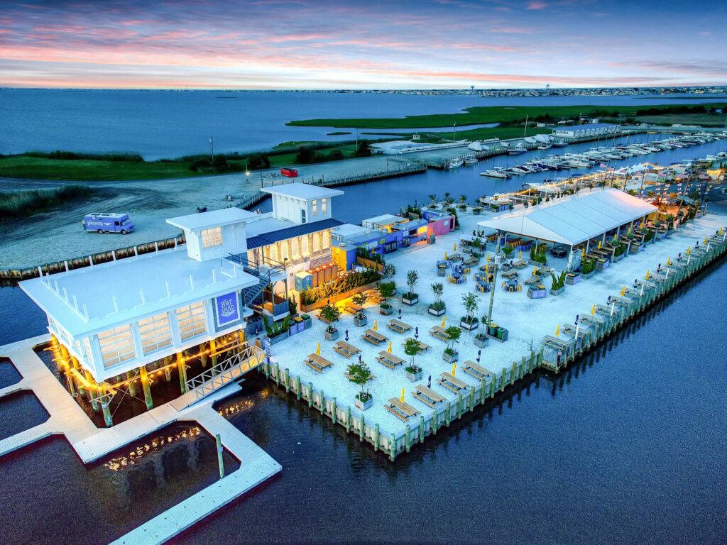 Outdoor dining at The Boatyard